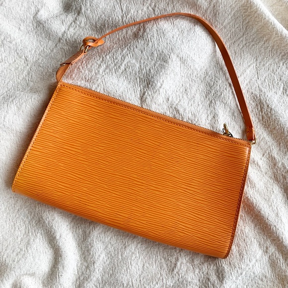 Louis Vuitton Epi Line Pochette - Picture 2 of 8